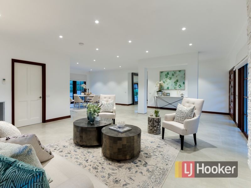 10 Pleasant View Crescent, Wheelers Hill VIC 3150