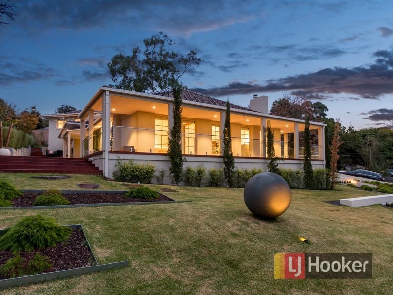 10 Pleasant View Crescent, Wheelers Hill VIC 3150