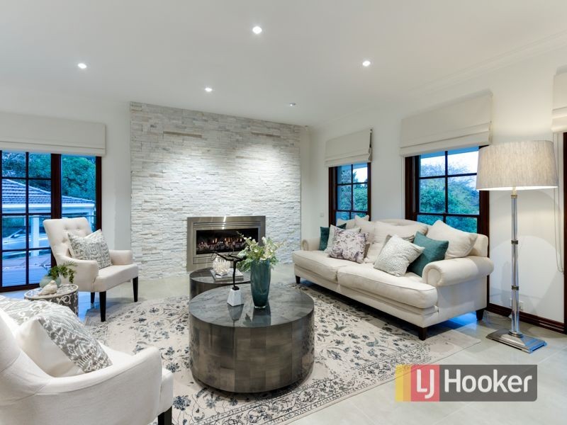 10 Pleasant View Crescent, Wheelers Hill VIC 3150