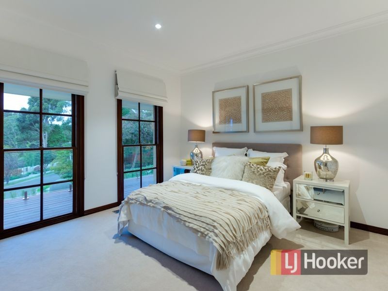 10 Pleasant View Crescent, Wheelers Hill VIC 3150