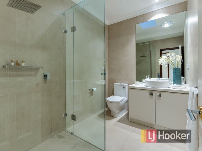 10 Pleasant View Crescent, Wheelers Hill VIC 3150