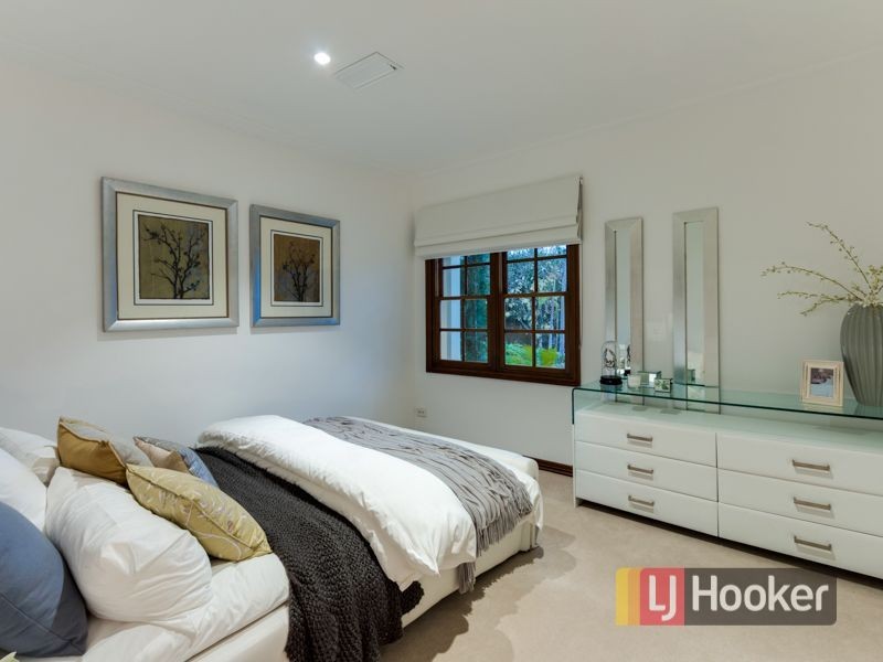 10 Pleasant View Crescent, Wheelers Hill VIC 3150