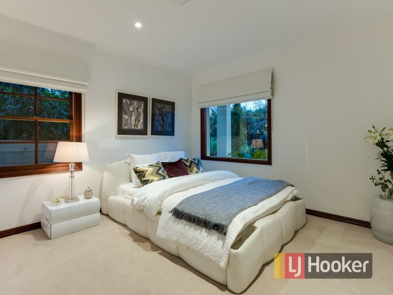 10 Pleasant View Crescent, Wheelers Hill VIC 3150