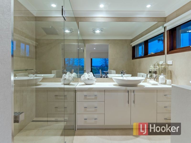 10 Pleasant View Crescent, Wheelers Hill VIC 3150