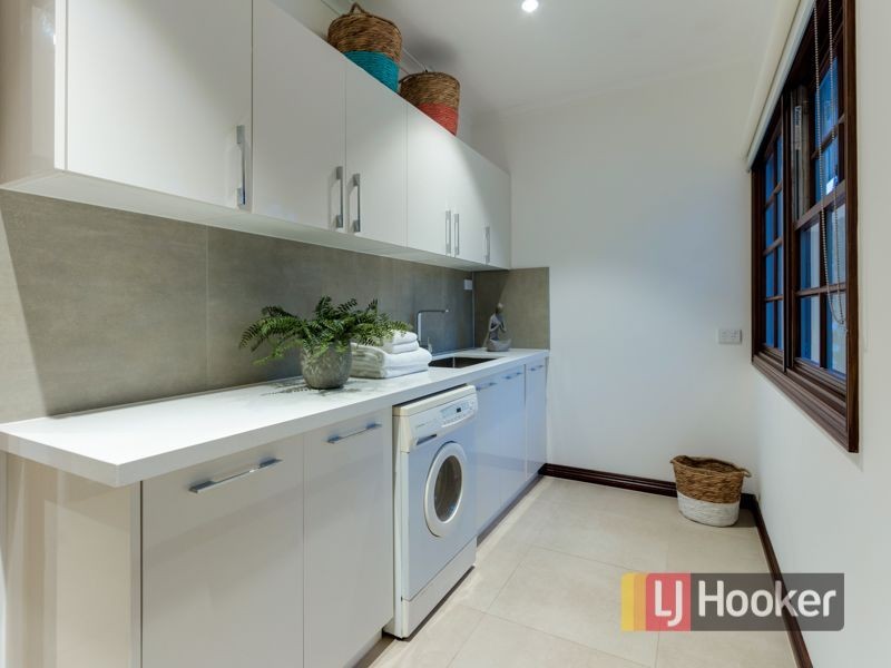 10 Pleasant View Crescent, Wheelers Hill VIC 3150