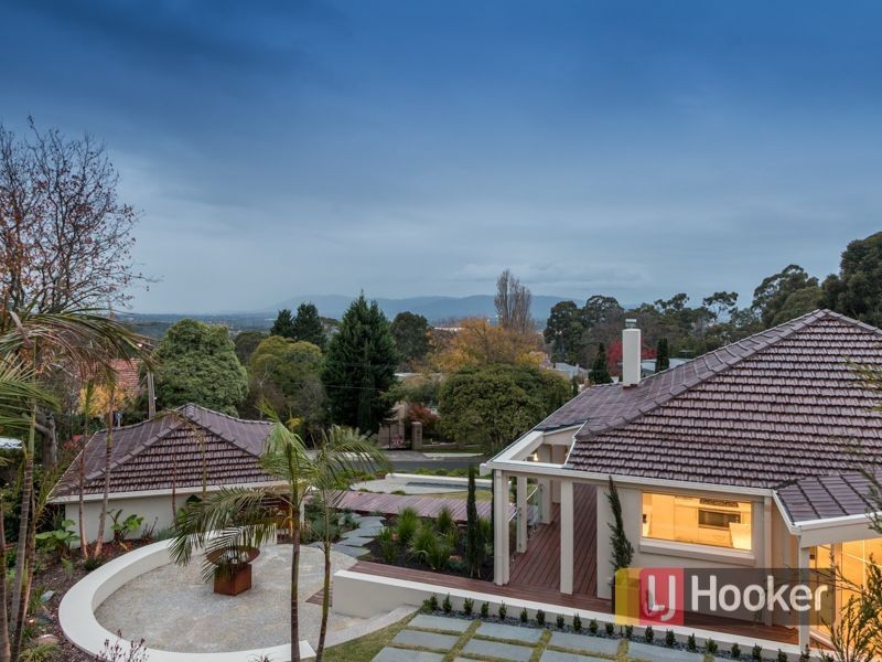 10 Pleasant View Crescent, Wheelers Hill VIC 3150
