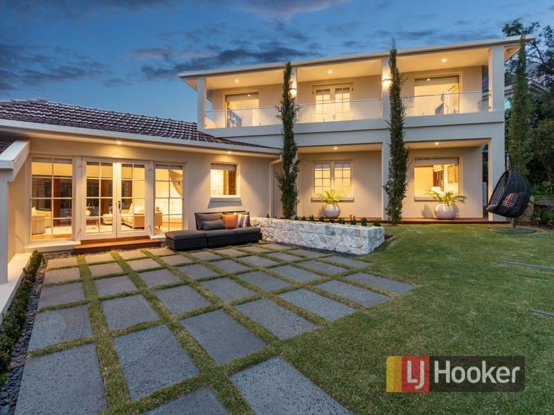 10 Pleasant View Crescent, Wheelers Hill VIC 3150