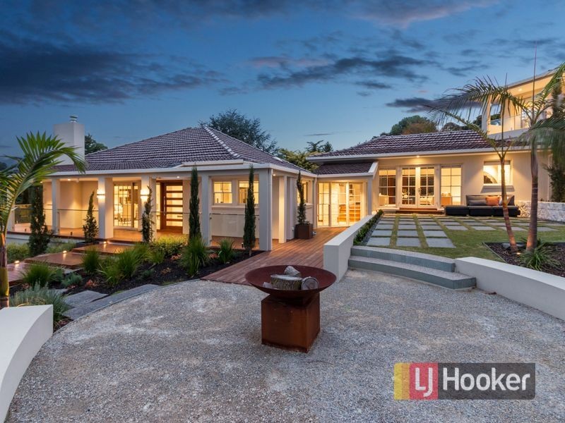 10 Pleasant View Crescent, Wheelers Hill VIC 3150