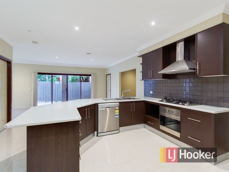 22 Hal Porter Terrace, Lynbrook VIC 3975