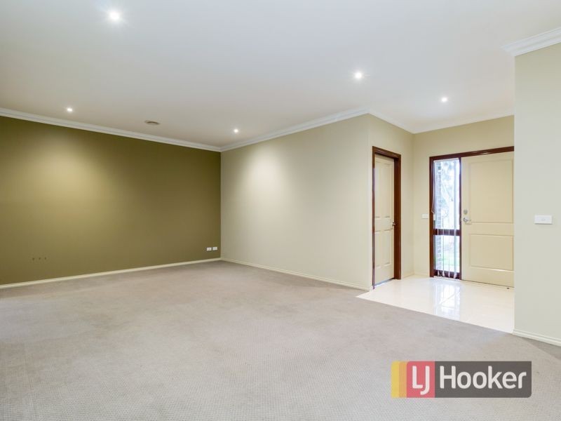 22 Hal Porter Terrace, Lynbrook VIC 3975