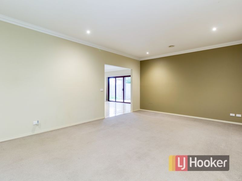22 Hal Porter Terrace, Lynbrook VIC 3975