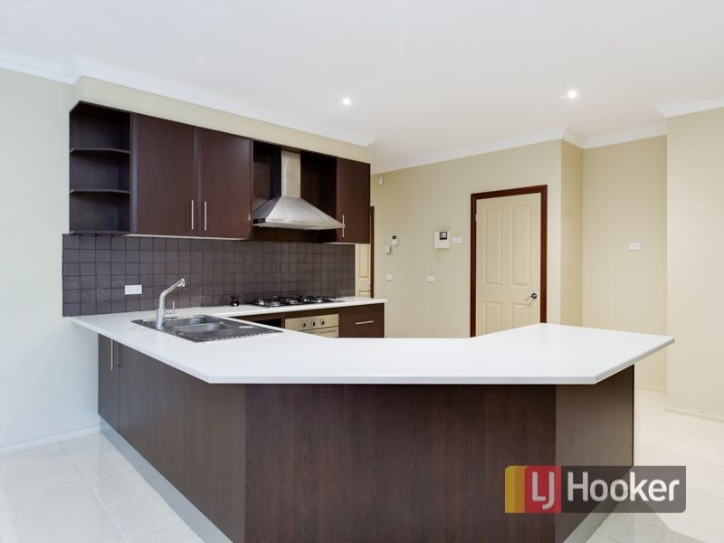 22 Hal Porter Terrace, Lynbrook VIC 3975