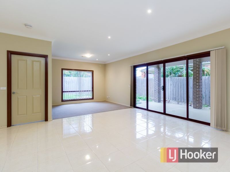 22 Hal Porter Terrace, Lynbrook VIC 3975