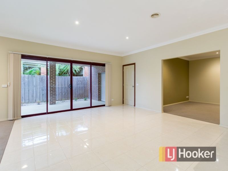 22 Hal Porter Terrace, Lynbrook VIC 3975