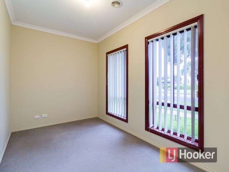 22 Hal Porter Terrace, Lynbrook VIC 3975
