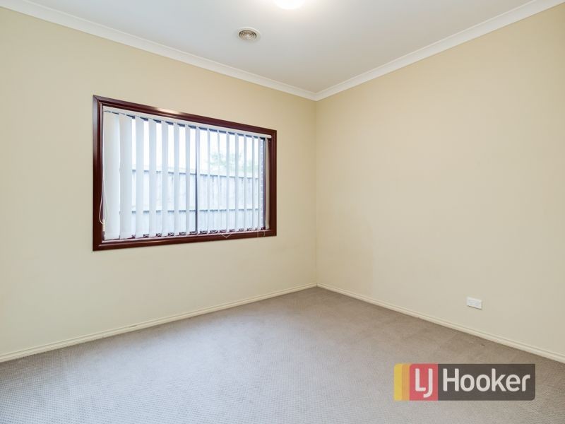 22 Hal Porter Terrace, Lynbrook VIC 3975