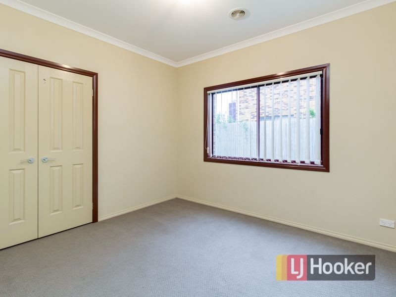 22 Hal Porter Terrace, Lynbrook VIC 3975
