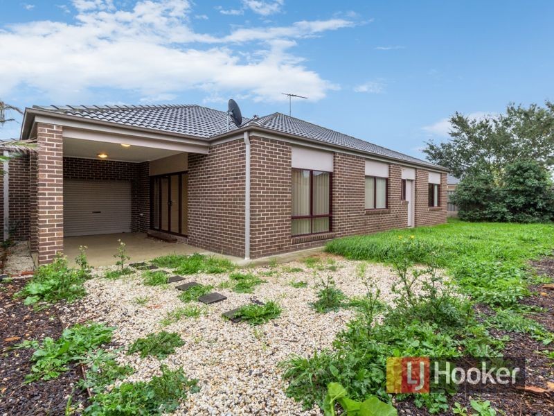 22 Hal Porter Terrace, Lynbrook VIC 3975