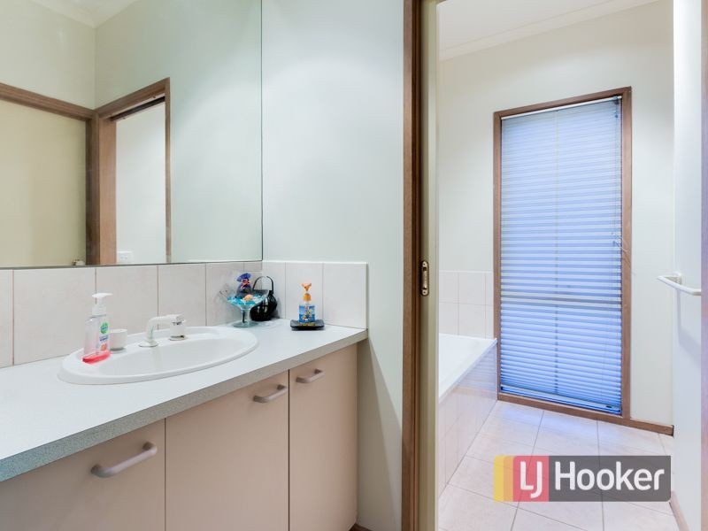 4 Raphael Street, Hallam VIC 3803