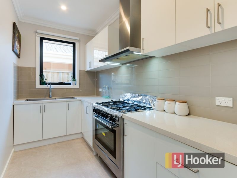 12 Stableford Drive, Cranbourne West VIC 3977
