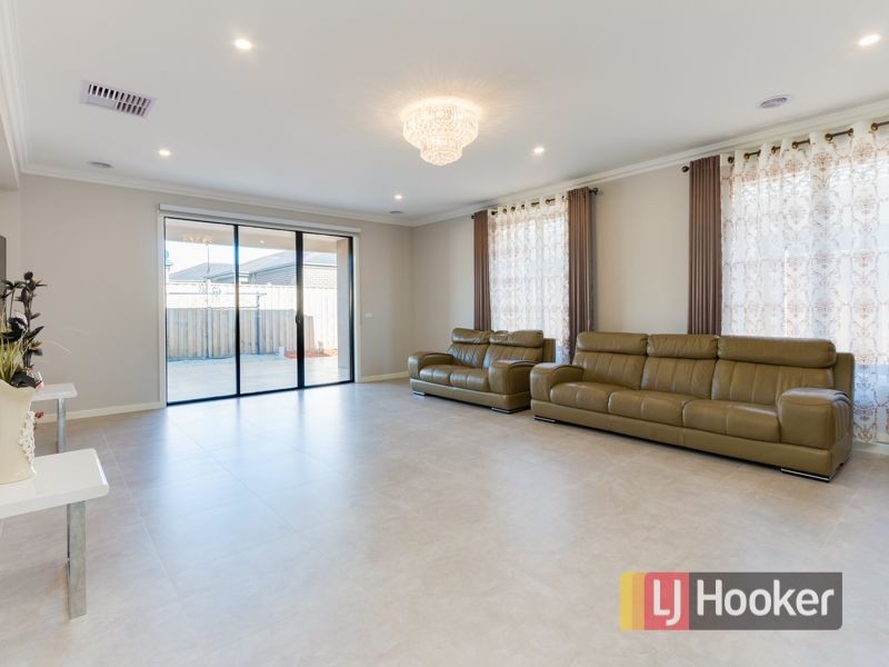 12 Stableford Drive, Cranbourne West VIC 3977