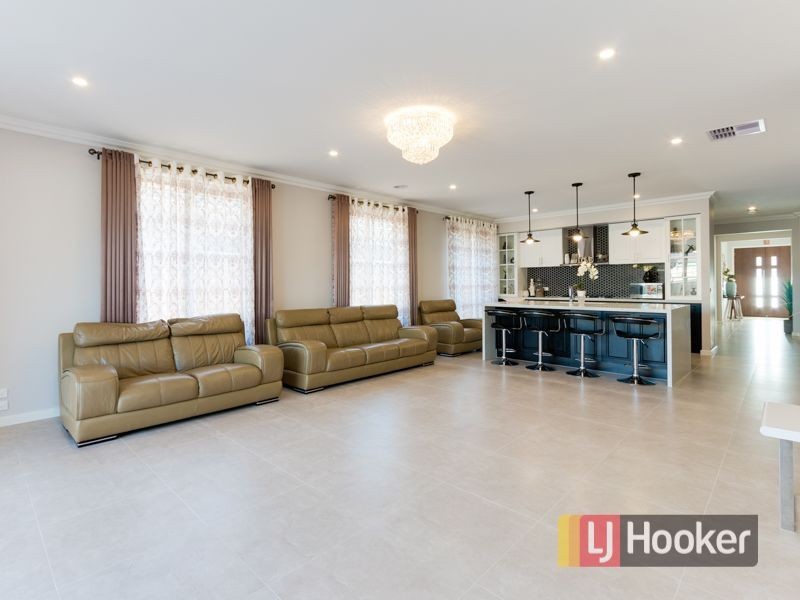 12 Stableford Drive, Cranbourne West VIC 3977