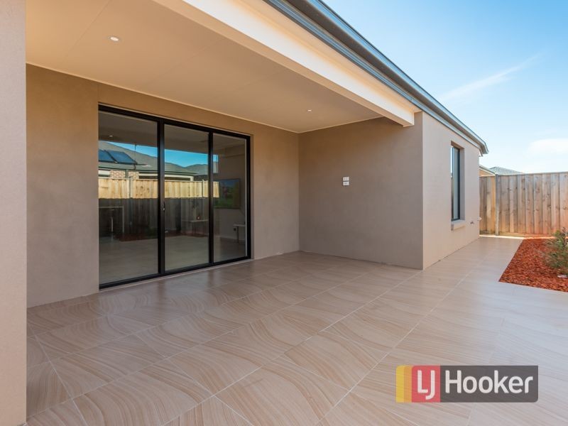 12 Stableford Drive, Cranbourne West VIC 3977