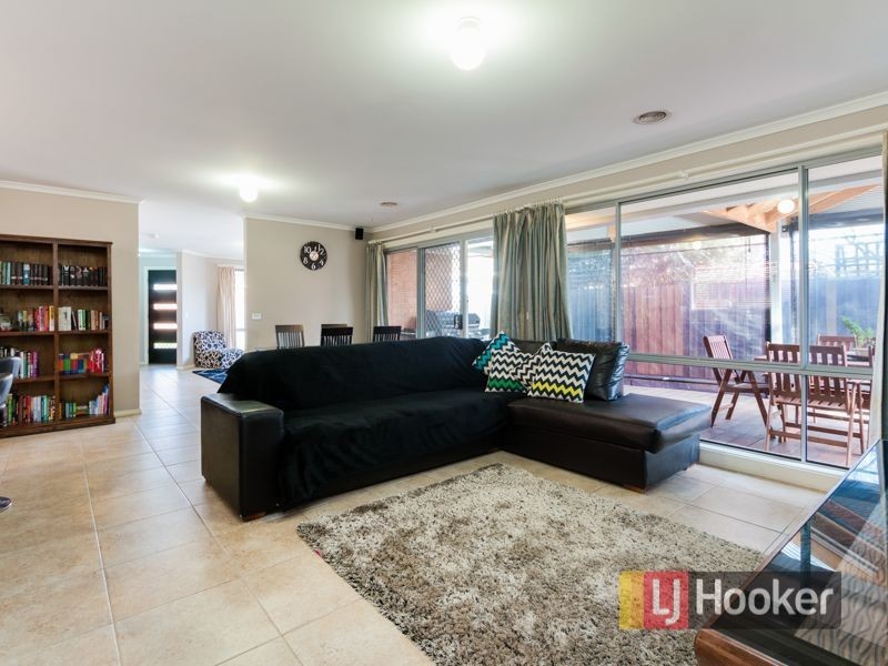 2 Isaac Court, Cranbourne West VIC 3977