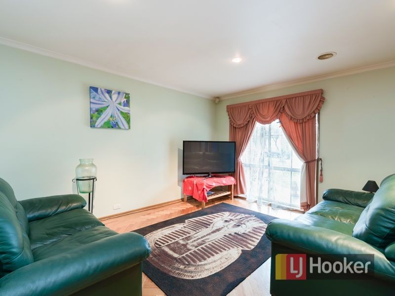 4 Riley Place, Hampton Park VIC 3976