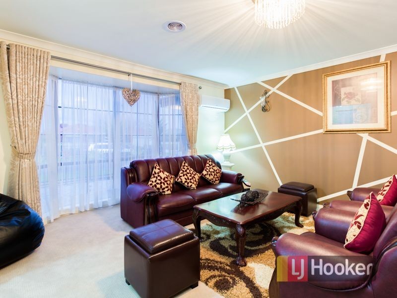 12 The Parkway, Hampton Park VIC 3976