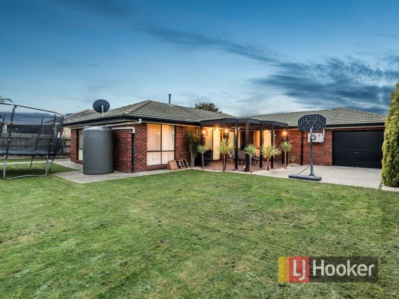 12 The Parkway, Hampton Park VIC 3976
