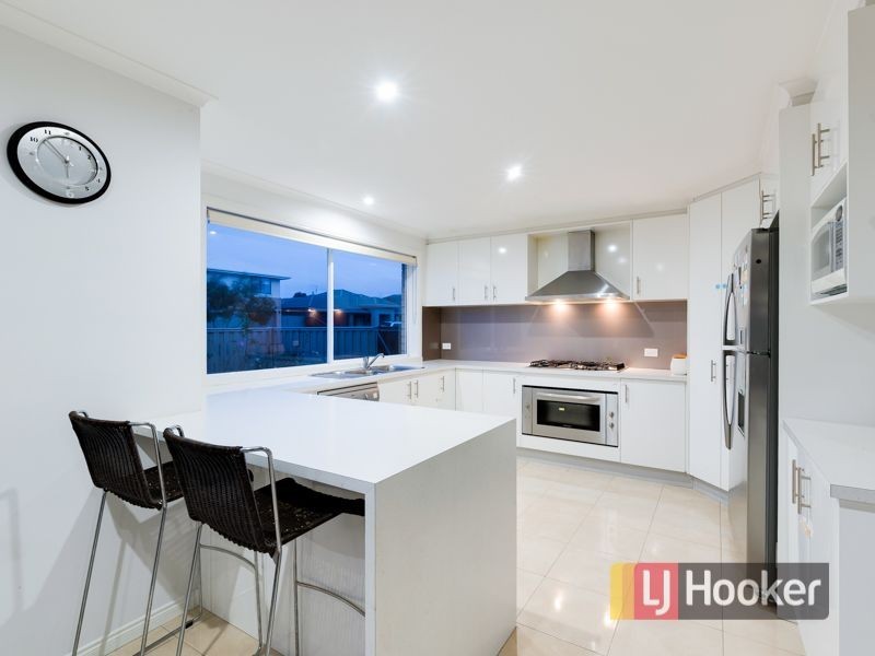1 Yorkshire Drive, Cranbourne North VIC 3977