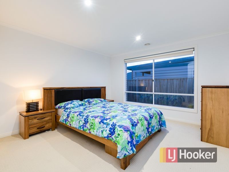 1 Yorkshire Drive, Cranbourne North VIC 3977