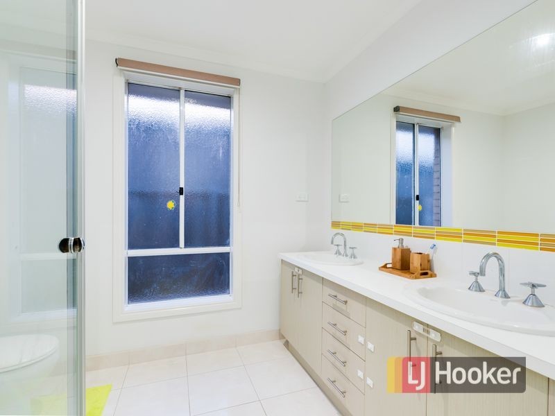 1 Yorkshire Drive, Cranbourne North VIC 3977