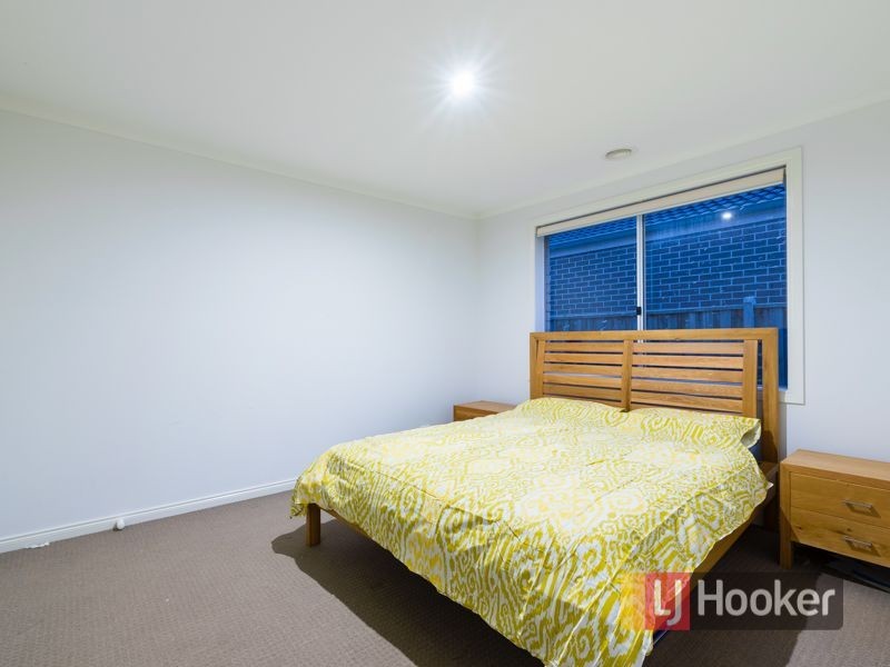 1 Yorkshire Drive, Cranbourne North VIC 3977