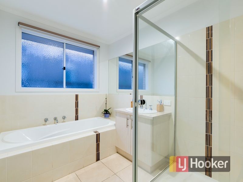 1 Yorkshire Drive, Cranbourne North VIC 3977