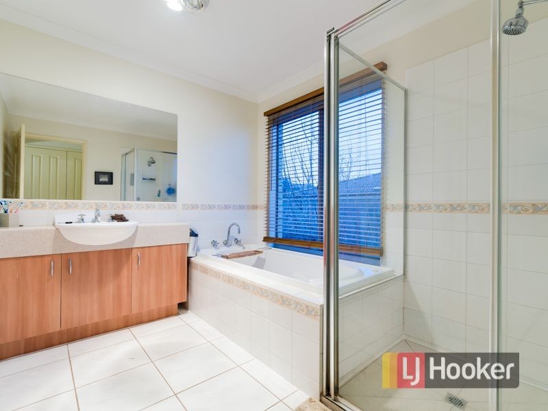 18 Ridgemont Drive, Berwick VIC 3806