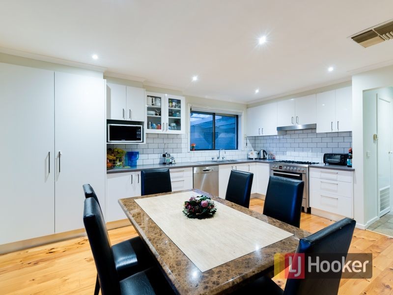 6 Pound Road, Hampton Park VIC 3976