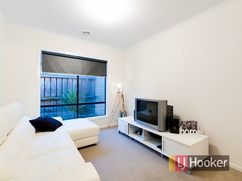 58 Sussex Avenue, Cranbourne North VIC 3977