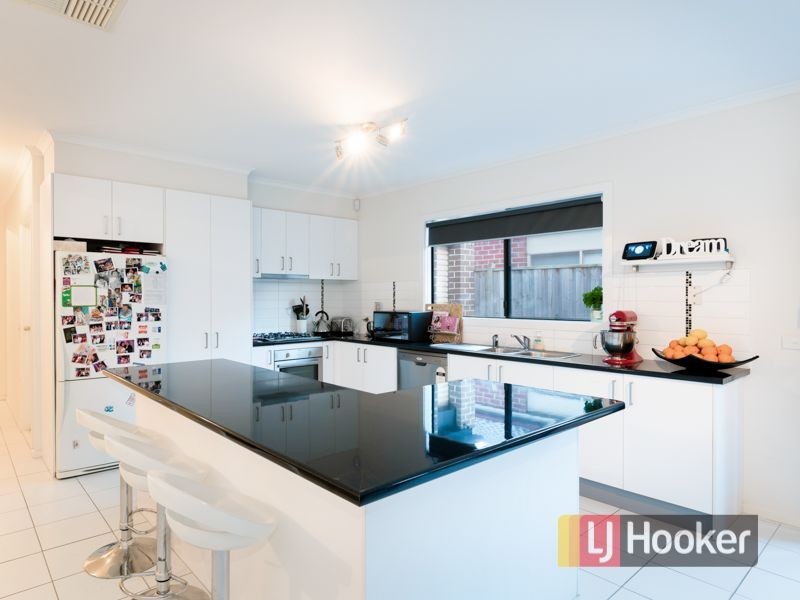 58 Sussex Avenue, Cranbourne North VIC 3977