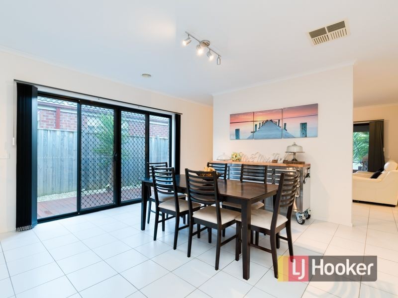 58 Sussex Avenue, Cranbourne North VIC 3977