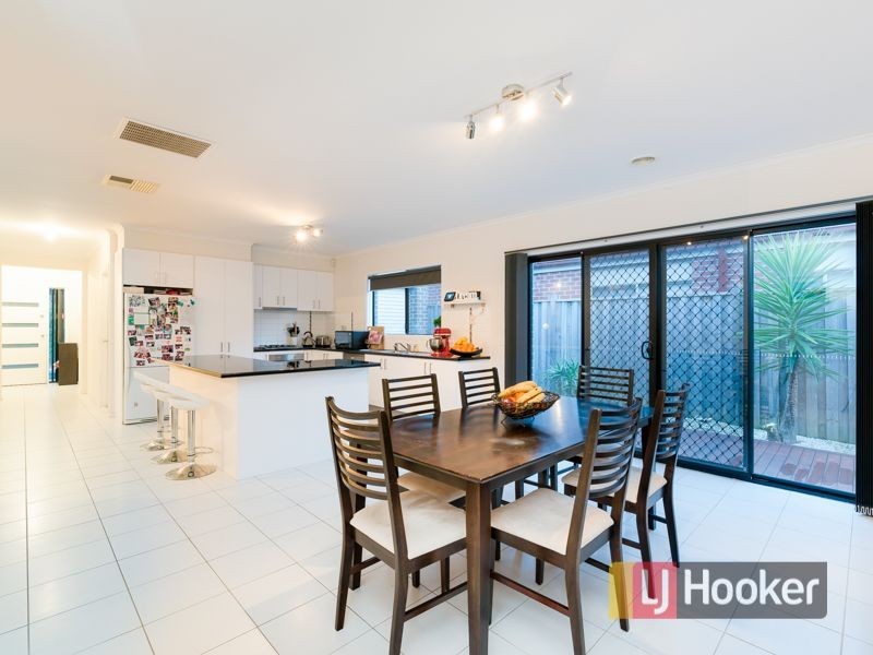 58 Sussex Avenue, Cranbourne North VIC 3977
