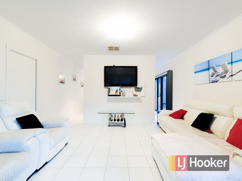 58 Sussex Avenue, Cranbourne North VIC 3977