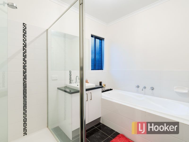 58 Sussex Avenue, Cranbourne North VIC 3977