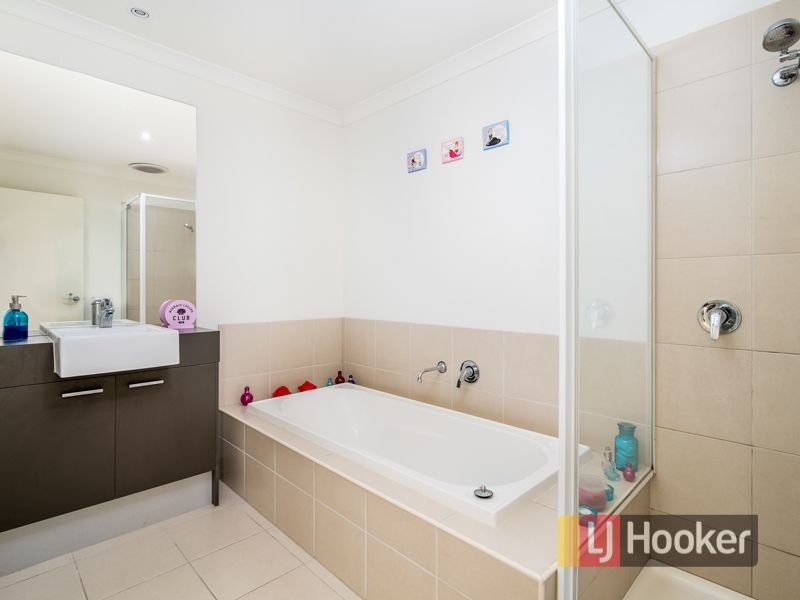 9 Peppermint Row, Officer VIC 3809