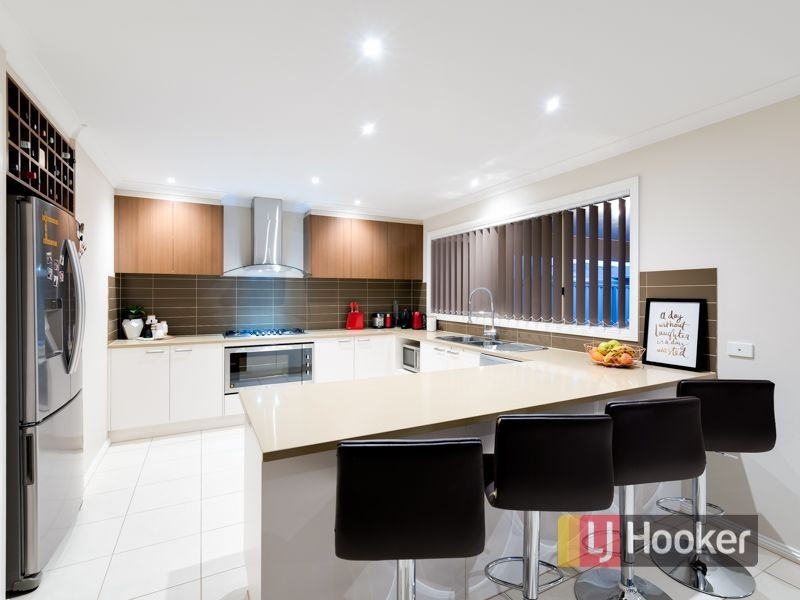 37 Edenbrook Circuit, Pakenham VIC 3810