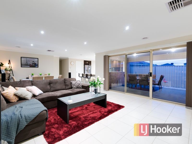 37 Edenbrook Circuit, Pakenham VIC 3810