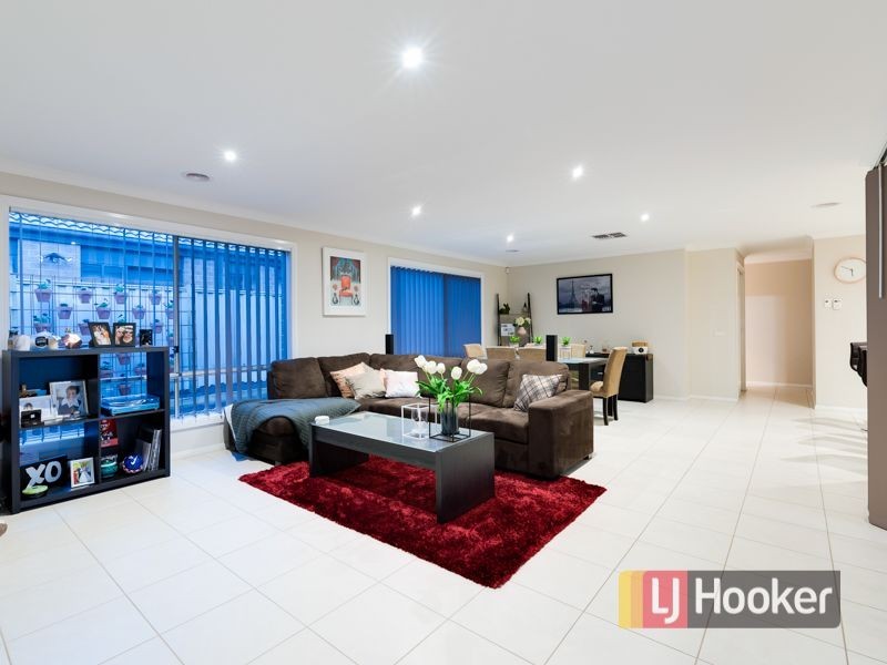 37 Edenbrook Circuit, Pakenham VIC 3810