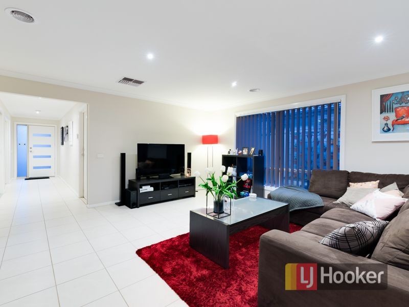 37 Edenbrook Circuit, Pakenham VIC 3810