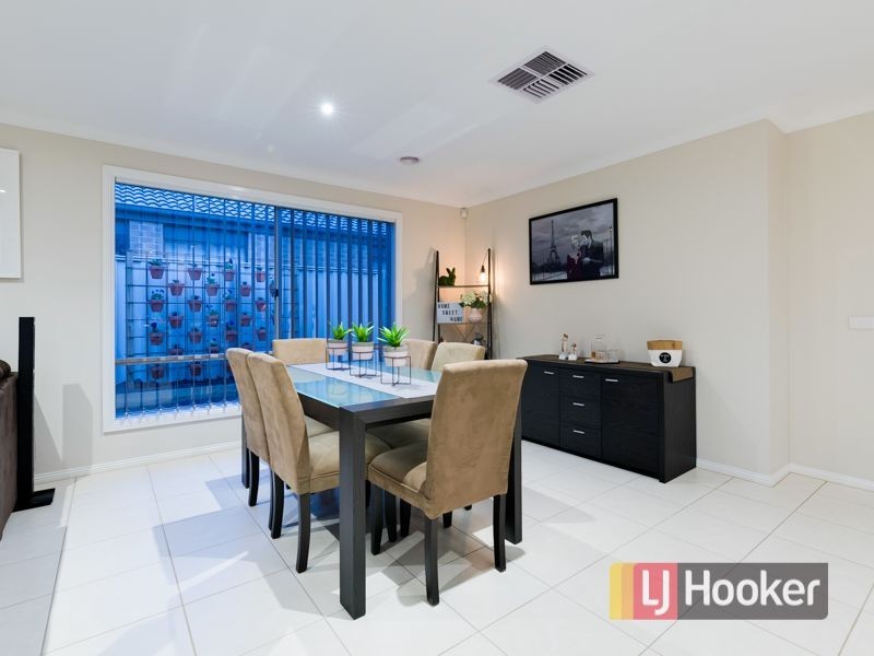 37 Edenbrook Circuit, Pakenham VIC 3810